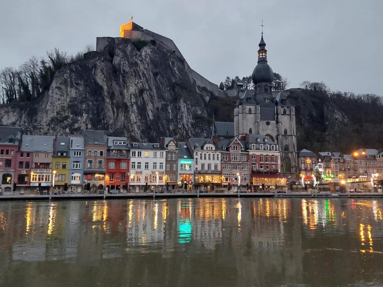 Pieds Dans L'Eau Private Wellness Bordure De Meuse Villa Lustin Kültér fotó